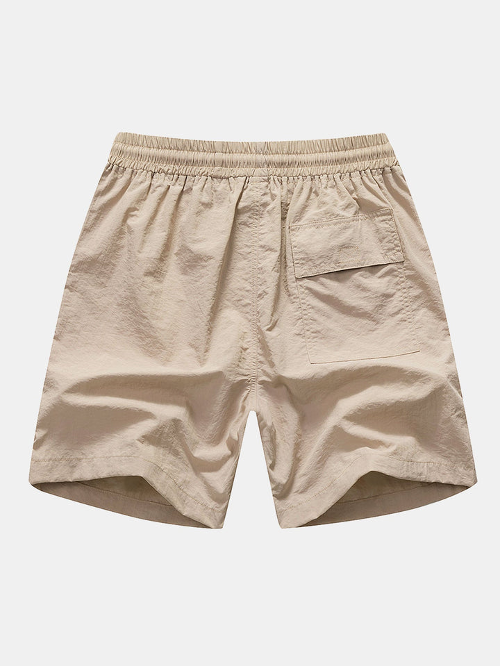 Hemd mit Palmenmuster und Shorts zum Schwimmen