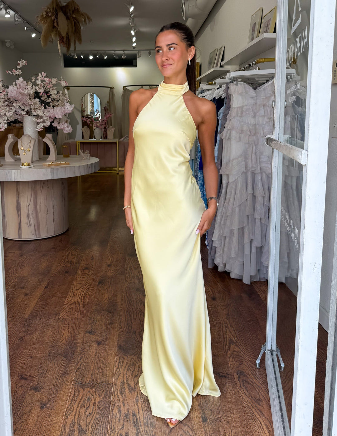Sommerfeld | Elegantes Satin-Maxikleid mit Halter-Ausschnitt
