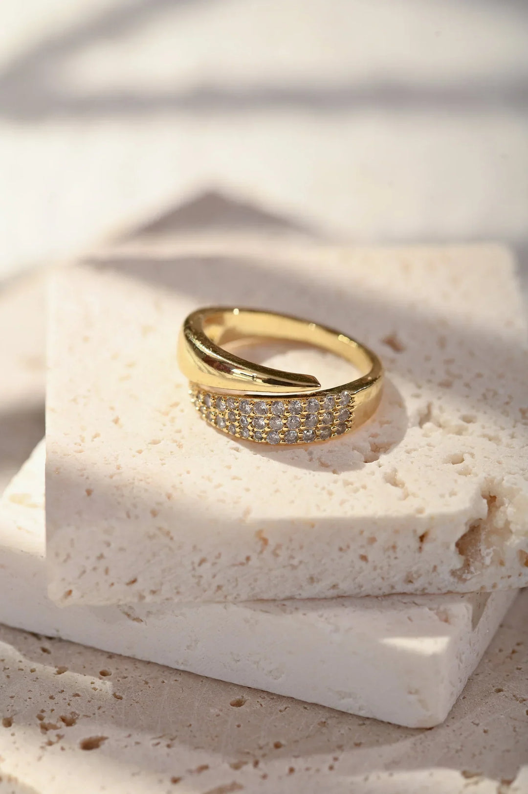 Sommerfeld | Eleganter Goldring mit funkelnden Steinen (1 kaufen, 1 gratis dazu)