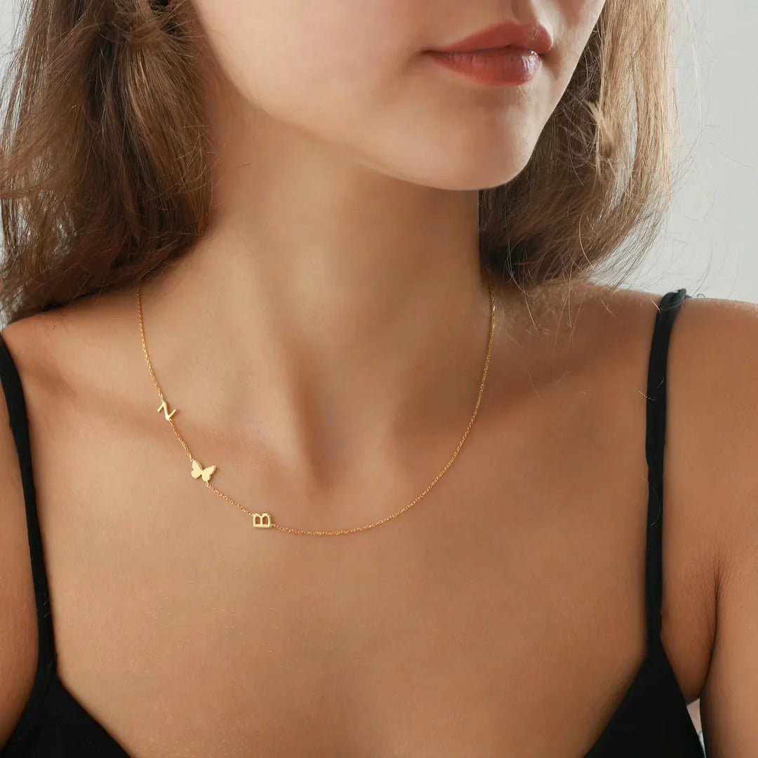 Collier personnalisé avec initiales sur le côté